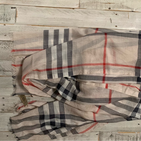 Burberry check wool silk scarf - Picture 4 of 7